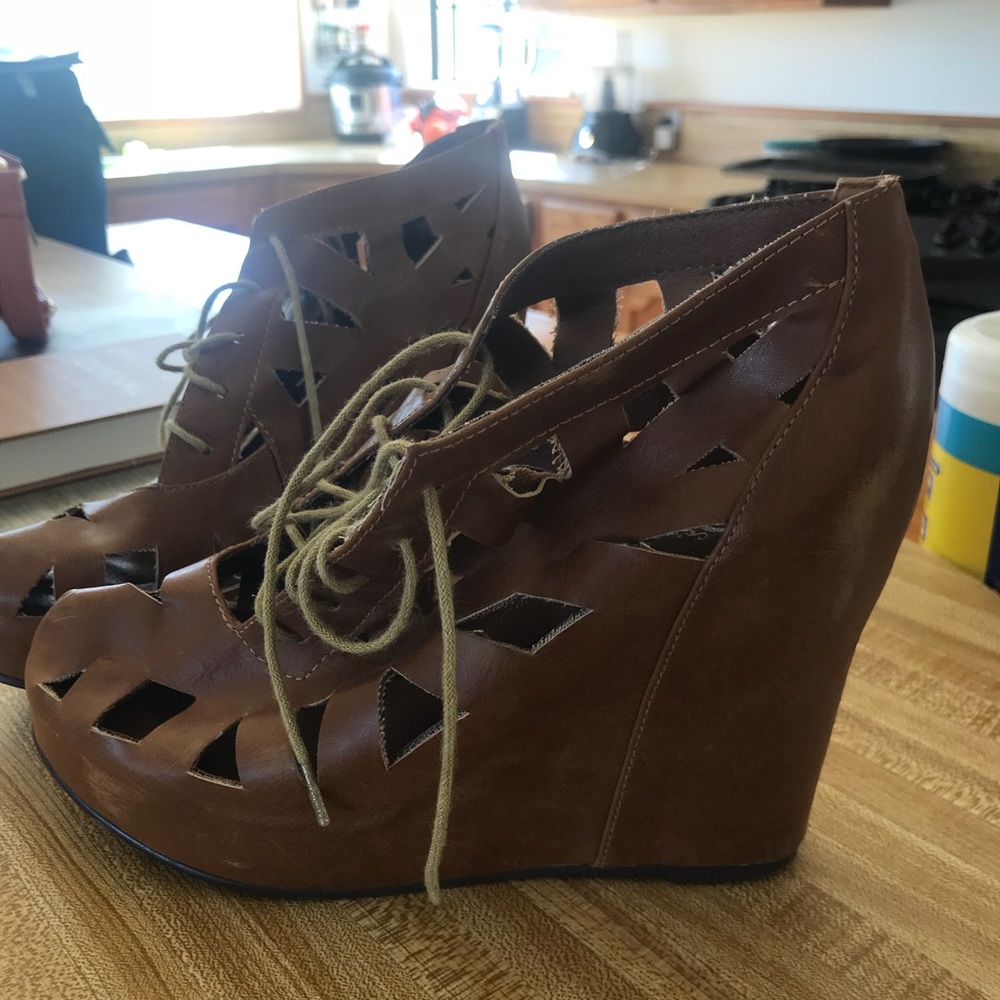 Havana Last closed toe wedges